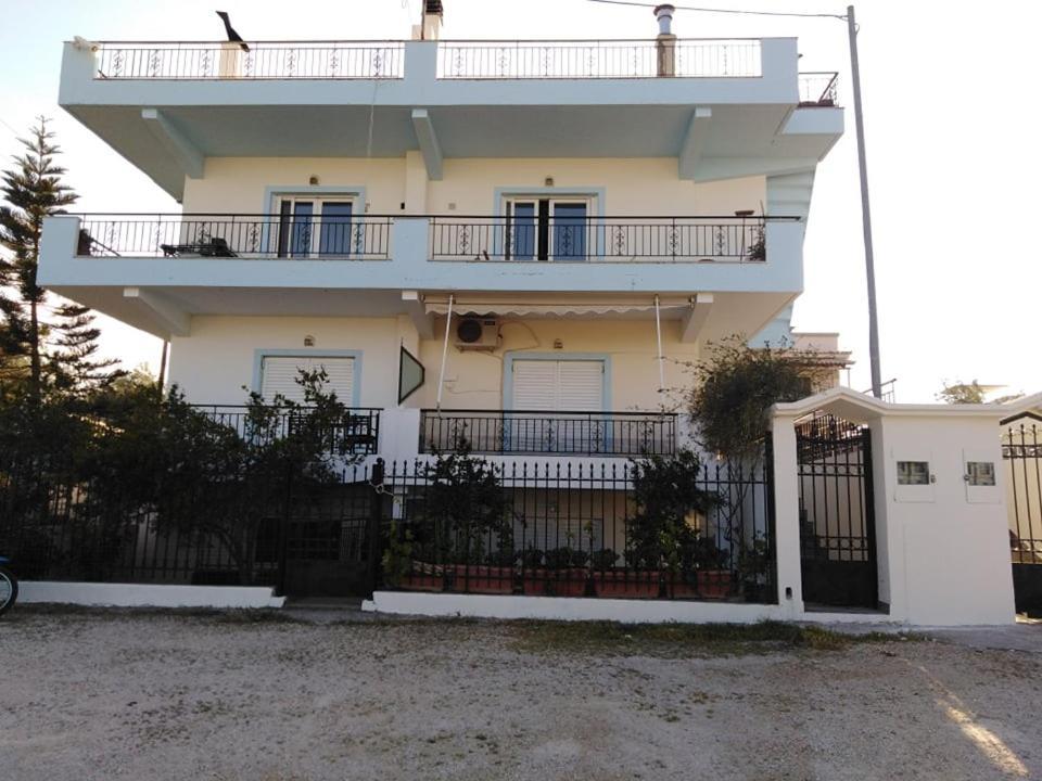 Alexadra'S House Κάτω Αλμυρή Lägenhet Exteriör bild